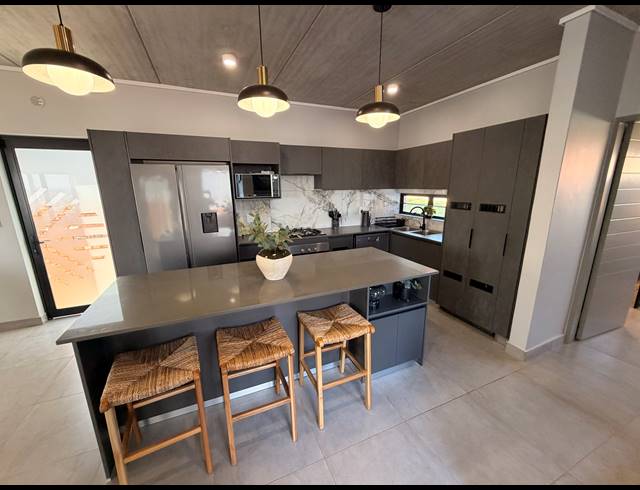 4 BEDROOM FREESTANDING FOR SALE IN ZANDSPRUIT